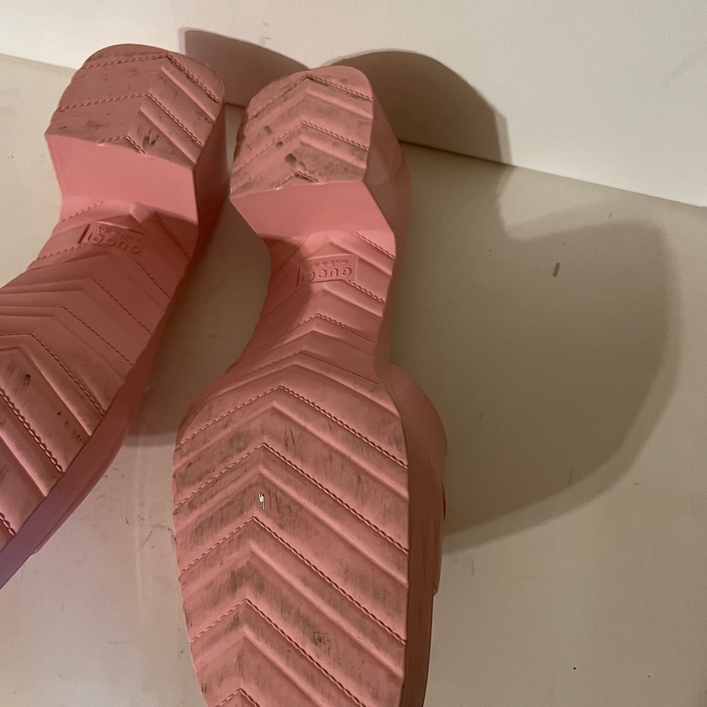 Gucci Women's Rubber slide sandal - Picture 7 of 8